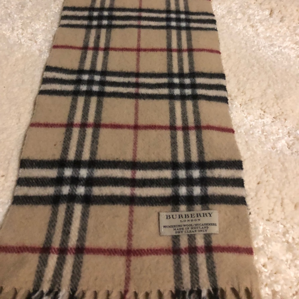 BURBERRY CLASSIC checked scarf
